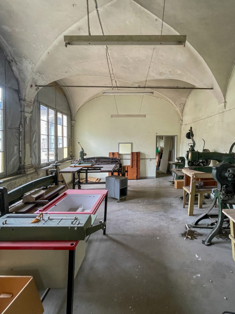 Mendrisio. Pièce généreusement vitrée au plafond en voûtes d'arête.